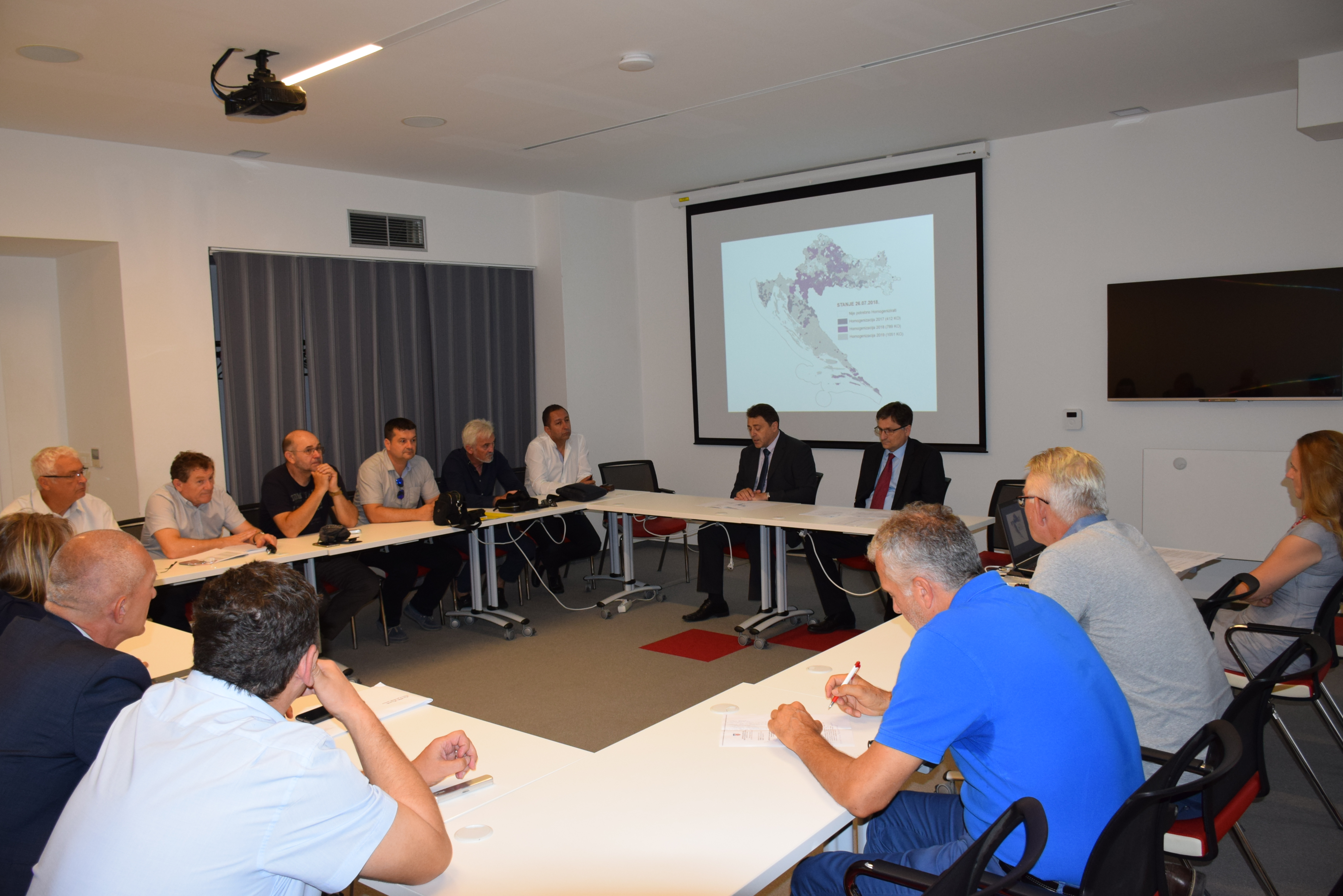 Slika /slike/Vijesti/Homogenizacija_potpisivanje/DSC_0619.JPG