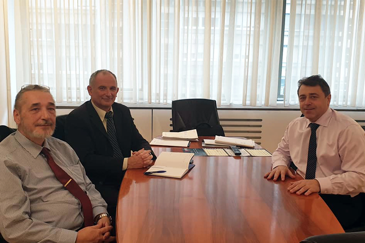 Slika /slike/Vijesti/Sastanak/Knjiga_Rozic.jpg