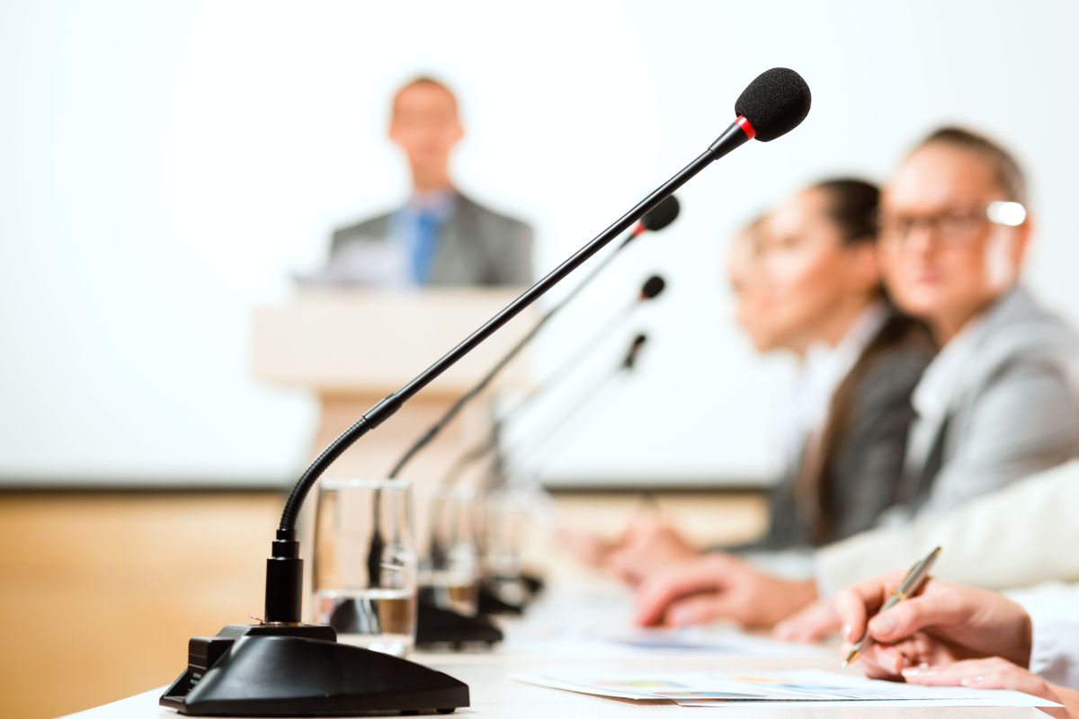 Slika /slike/Zakoni_usvojeno.jpg